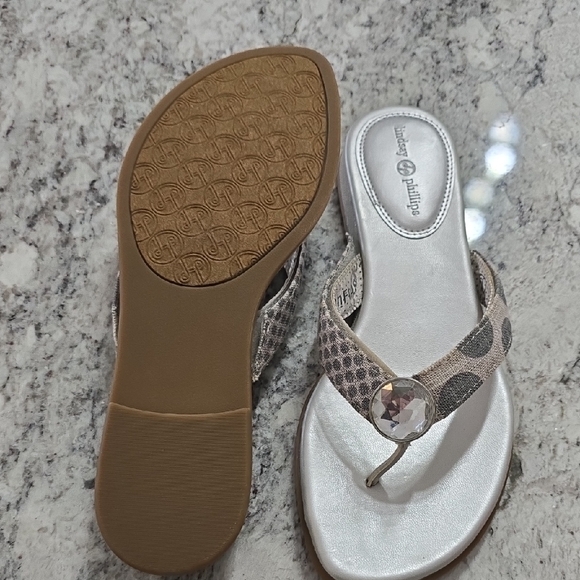 Lindsay Philips Cream and Black Sandals Comfortable Summer Footwear - Picture 3 of 4